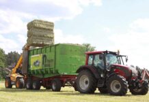 Erfolgreiche Heuernte auf dem Bio-Bauernhof des Tiergartens