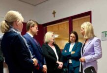 Bayerische Sozialministerin erhält Einblicke in Nürnberger Ganztagsangebote