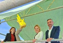 Else strahlt wieder: Goldene Fackel kehrt ans Fürther Stadttheater zurück