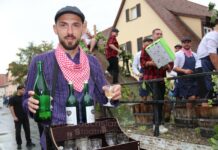 Bei Sonne kann jeder feiern – Kärwaumzug in Neunhof