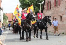 Bunter Kärwa-Festzug begeistert Besucher in Kraftshof